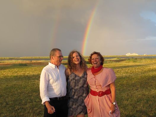 01. juli Grete, Erik og Anna under regnbuen