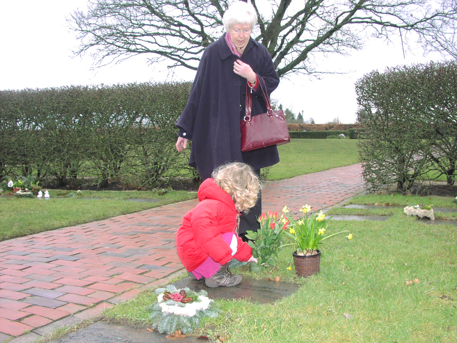07. marts 2009 På kirkegården (10)