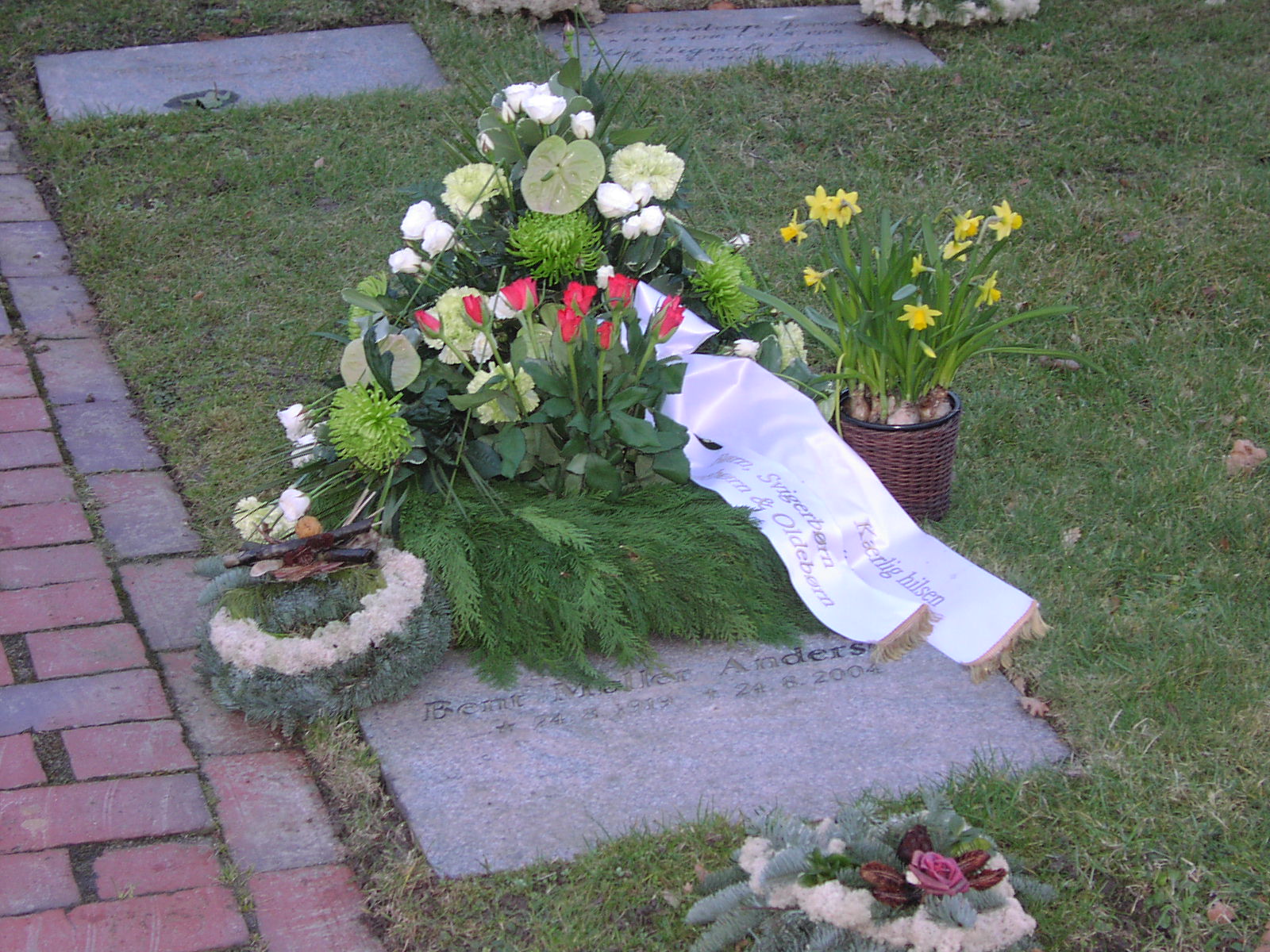 07. marts 2009 På kirkegården (16)