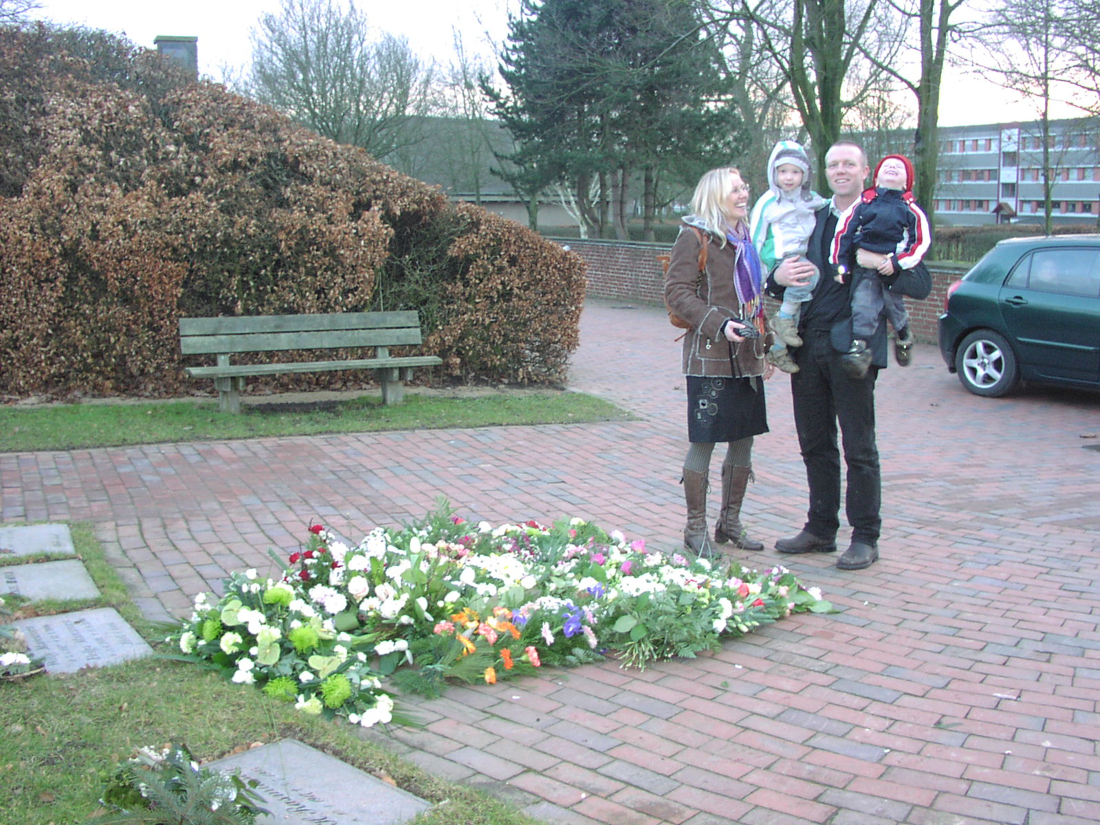 07. marts 2009 På kirkegården (6)